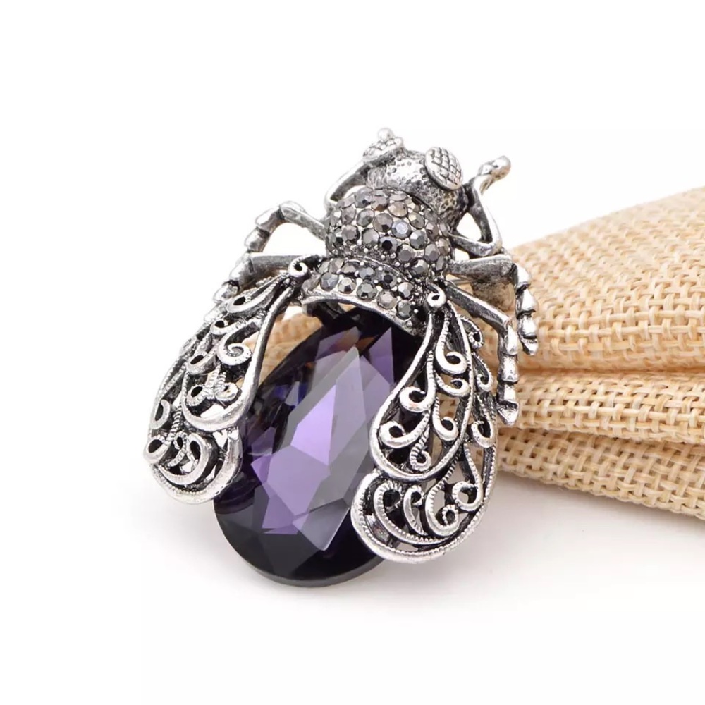 PURPLE CHRYSTAL CICADA BROOCH / PIN